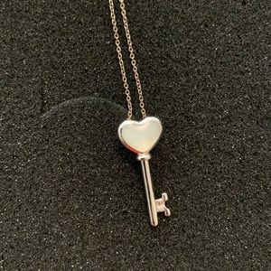 14K white gold and mother of pearl pendant necklace